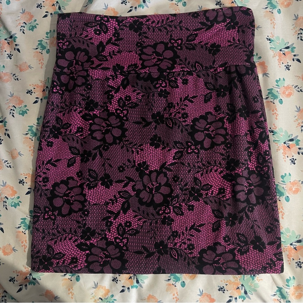 Chic Pink and Black Floral Mini Skirt